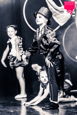  (<a class="download" href="http://176.9.140.102:8082/dearte/giornoalcirco2015/mg-0299.jpg/at_download/image">Download</a>)